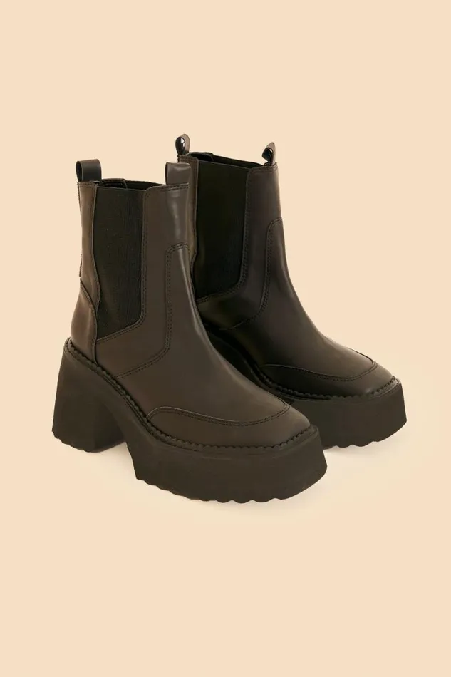 Boots and Sneakers Women FARM Rio Black Block Heel Chelsea Boot