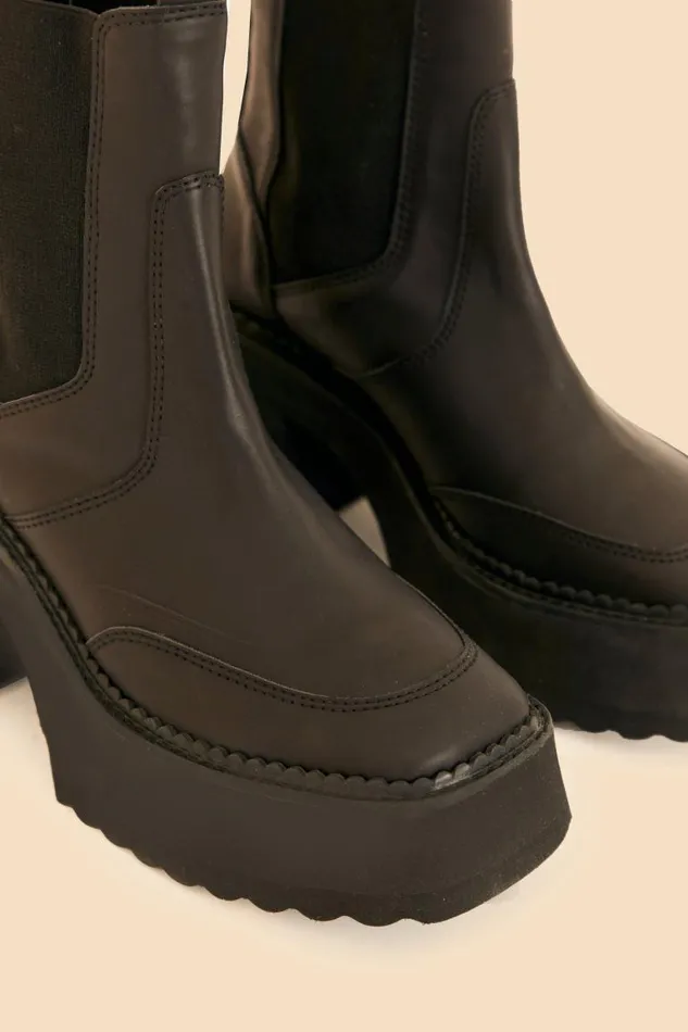 Boots and Sneakers Women FARM Rio Black Block Heel Chelsea Boot Boots and Sneakers Women FARM Rio Black Block Heel Chelsea Boot
