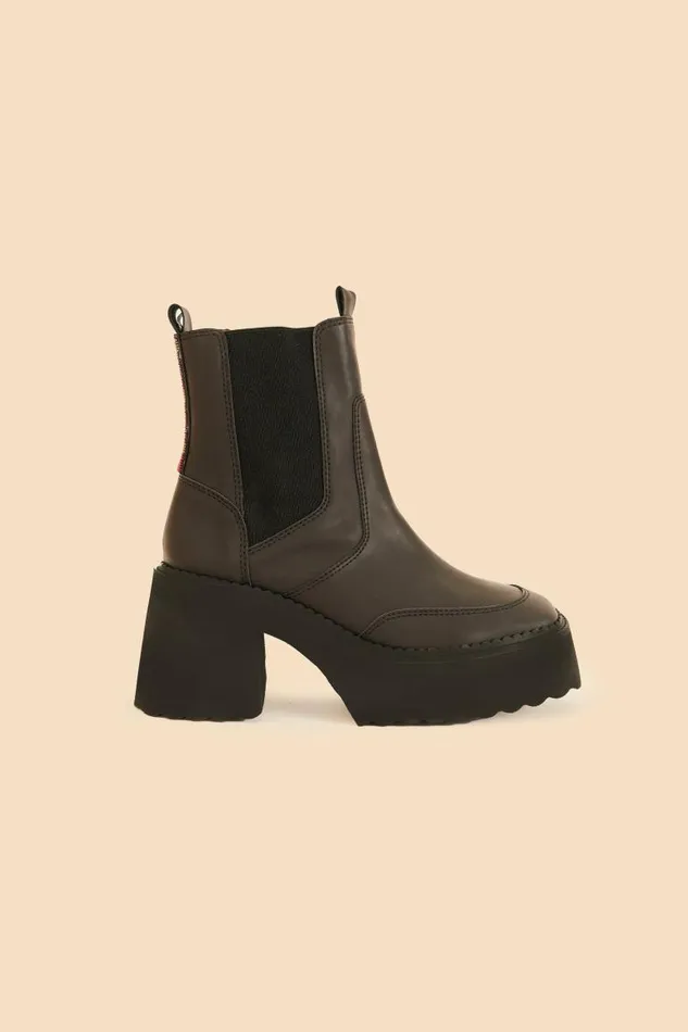 Boots and Sneakers Women FARM Rio Black Block Heel Chelsea Boot Boots and Sneakers Women FARM Rio Black Block Heel Chelsea Boot