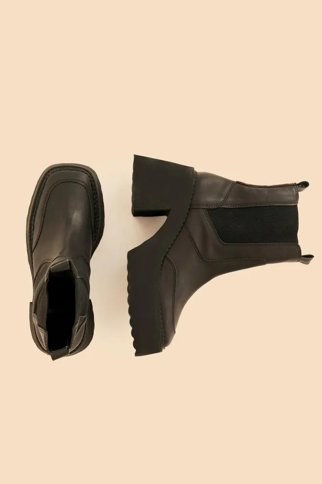 Boots and Sneakers Women FARM Rio Black Block Heel Chelsea Boot Boots and Sneakers Women FARM Rio Black Block Heel Chelsea Boot