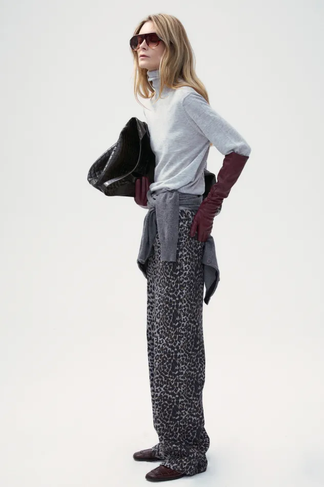 Front Row Shop Bottoms Women Gray Leopard Wide Leg Denim Jeans