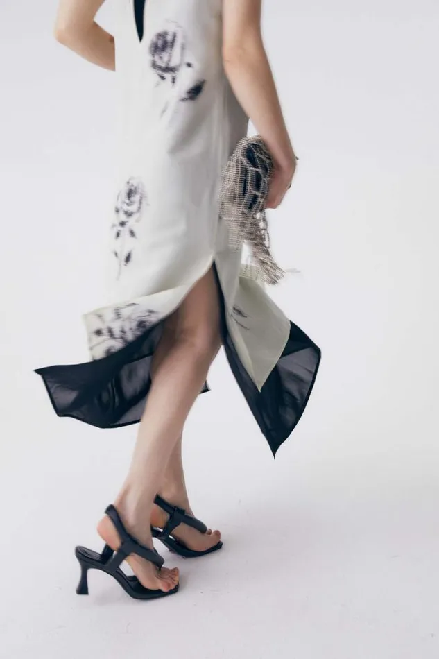 Front Row Shop Dresses Women Reversible Rose Print Sleeveless Dress