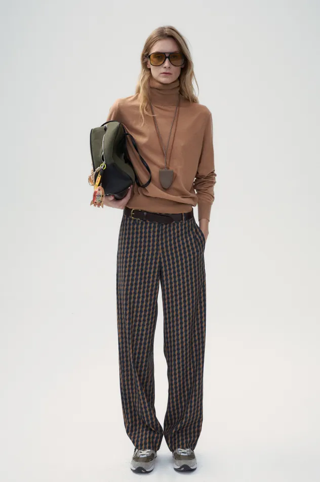 Front Row Shop Tops Women Silk and Cashmere Blend Turtleneck Sweater Pull Over 8211 Beige