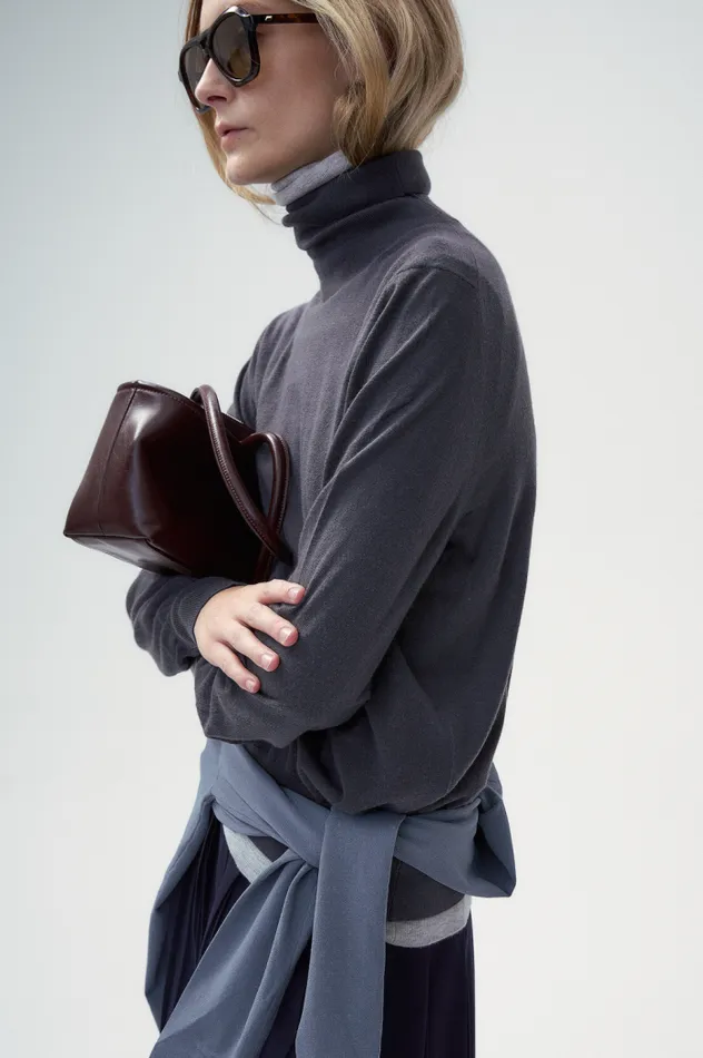 Front Row Shop Tops Women Silk and Cashmere Blend Turtleneck Sweater Pull Over 8211 Beige