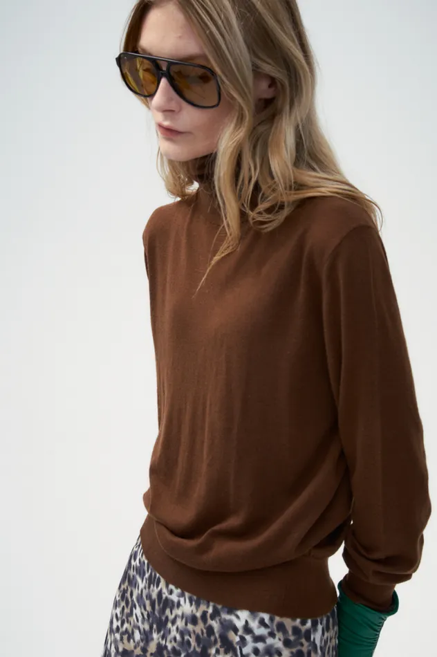 Front Row Shop Tops Women Silk and Cashmere Blend Turtleneck Sweater Pull Over 8211 Beige