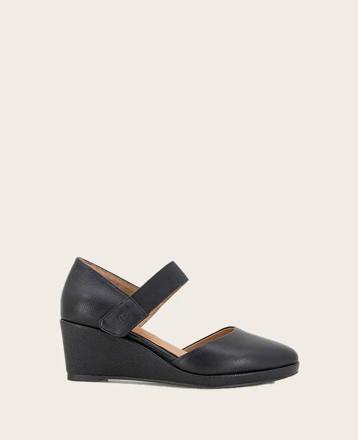 GENTLE SOULS Oriana Leather Wedge Black Leather Women Kenneth Cole Sandals and Wedges