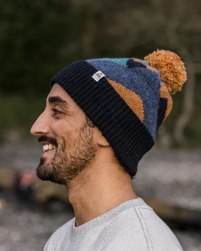 Passenger Beanies WomenMen Scenic Recycled Bobble Hat Scenic Navy Scenic Navy