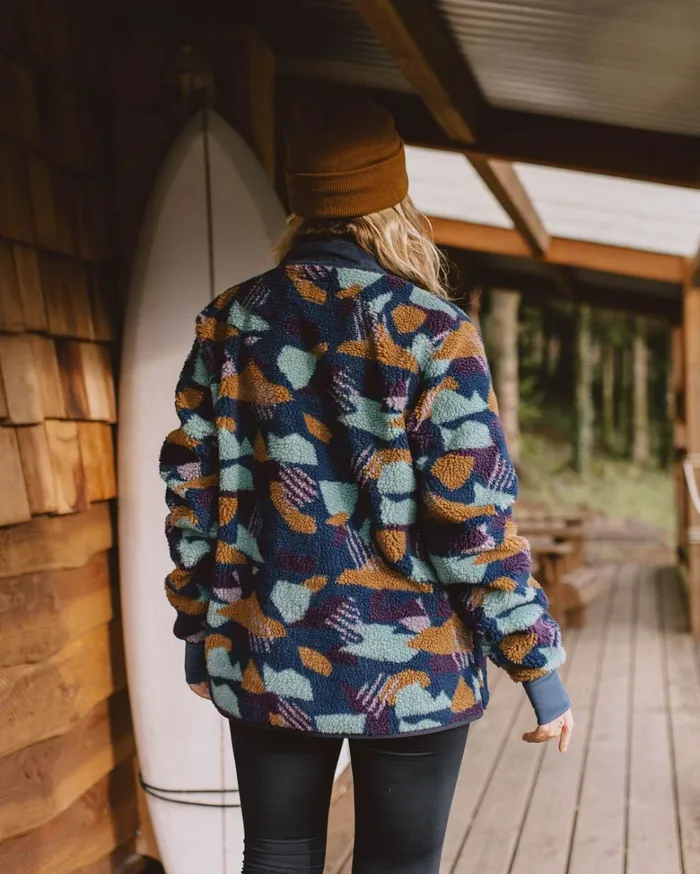Passenger Tops Women Clover Recycled DeepPile Sherpa Fleece Deep Blue Camo Pattern Deep Blue Camo Pattern