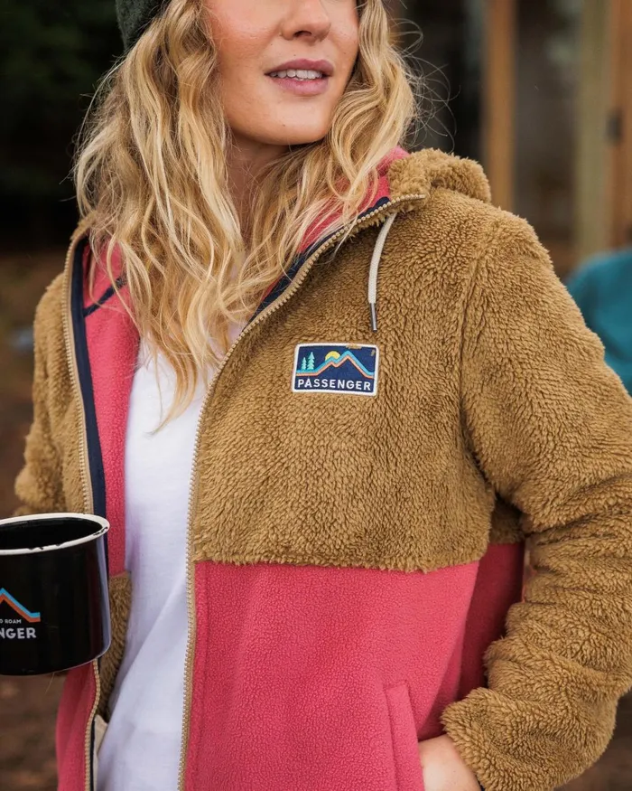 Passenger Tops Women Nestling Sherpa Hooded Fleece Biscuit Biscuit