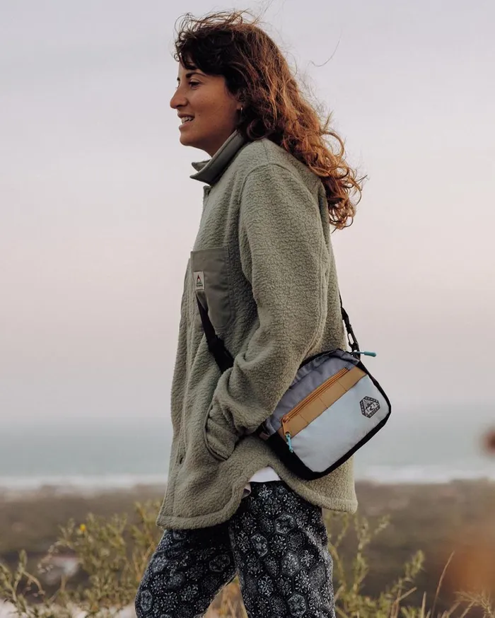 Passenger Tops Women Rappel Recycled Sherpa Oversized Shirt Pistachio Pistachio