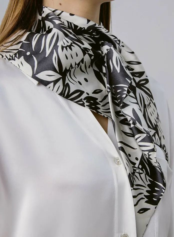 Silk Maison Scarves BandW Tropical Silk Opening Scarf Mono Tropic 8211 Women