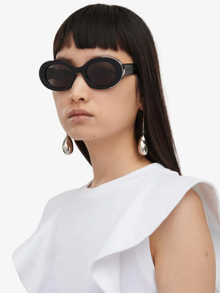 Sunglasses Women Alexander McQueen The Grip Oval Sunglasses Blacksmoke