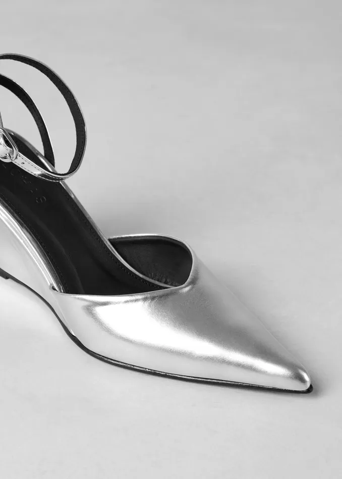 The Frankie Shop Women Alohas Polly Shimmer Leather Pumps 8211 Silver