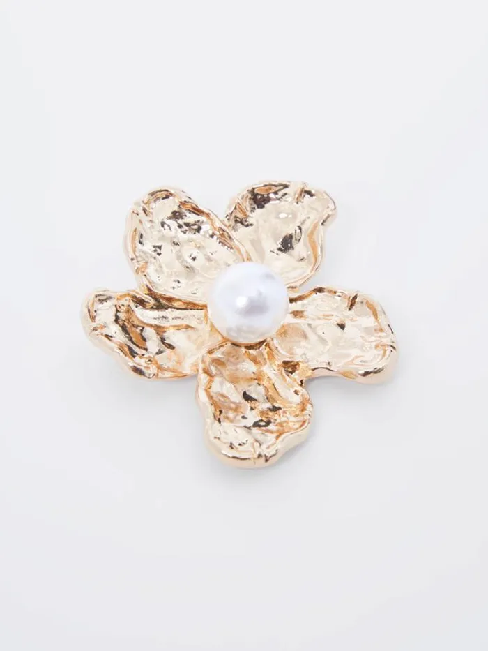 Woman French Connection Jewellery Faux Pearl Detail Flower Brooch Gold