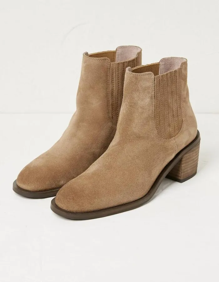 Women Boots FatFace Zara Block Heel Chelsea Boot Tan