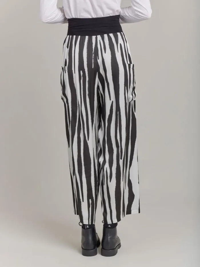 Women Pants and Jeans Agns B Printed Viscose Short Matis Pants